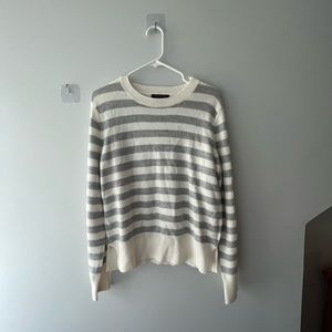 Grey and White Banana republic sweater